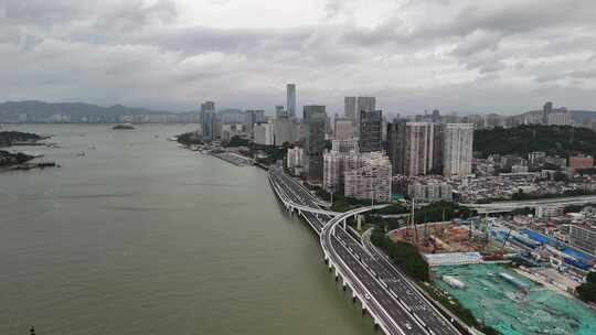 航拍厦门轮渡海岸线和鼓浪屿