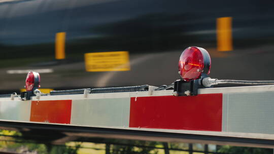 火车在铁路屏障后面行驶视频素材模板下载