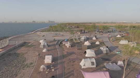 海边露营地帐篷全景
