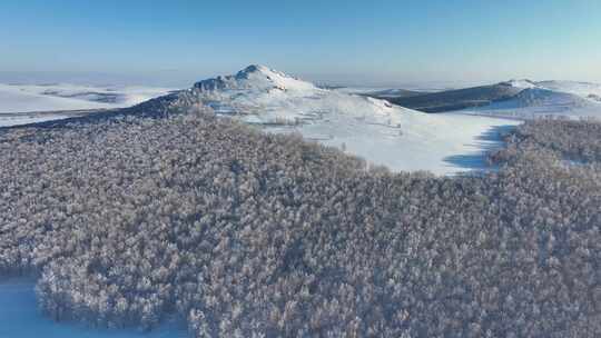 大兴安岭丘陵山地寒冬雪景