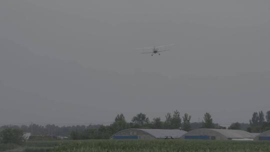 一架运五农药飞机起飞慢镜头LOG视频素材模板下载
