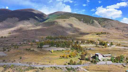 航拍四川甘孜新都桥甲根坝彩林秋景风光