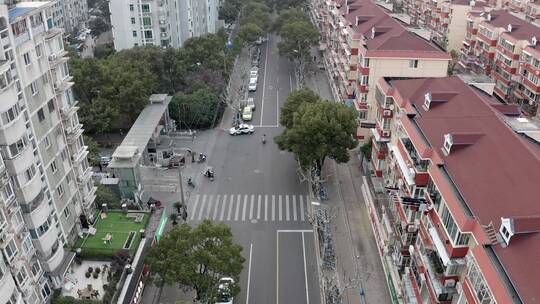 上海闵行区梅龙镇疫情封闭，空无一人的街道视频素材模板下载