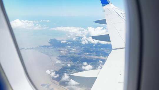 万米高空飞机舷窗看舟山群岛风景