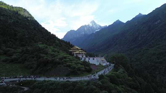 川西四姑娘山雪山峡谷森林航拍