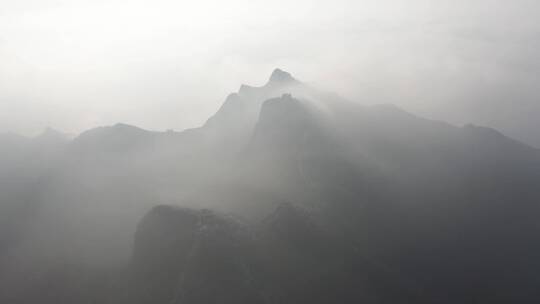 北京箭扣长城冬季雾凇云海震撼景观