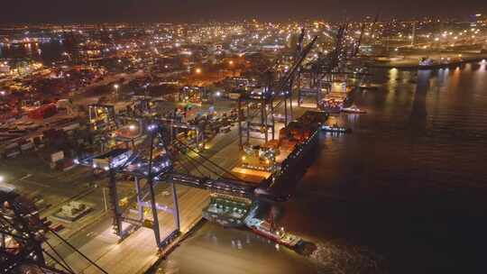 航拍天津港集装箱码头夜景视频素材模板下载