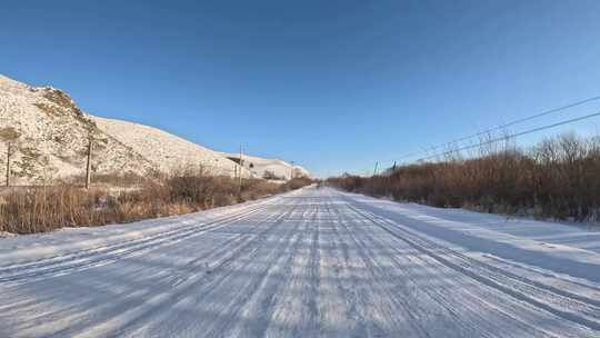 自驾在呼伦贝尔冰雪公路上