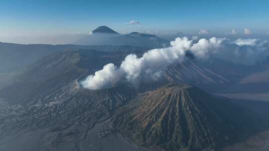 印尼爪哇岛布罗莫火山日出航拍自然风光
