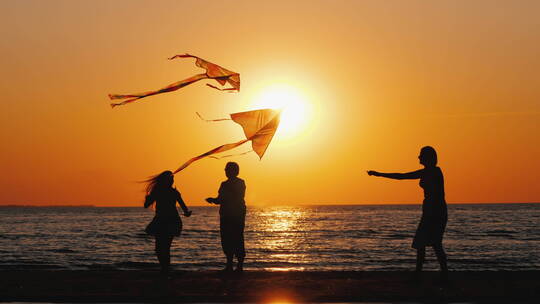 一家人在海边玩风筝视频素材模板下载