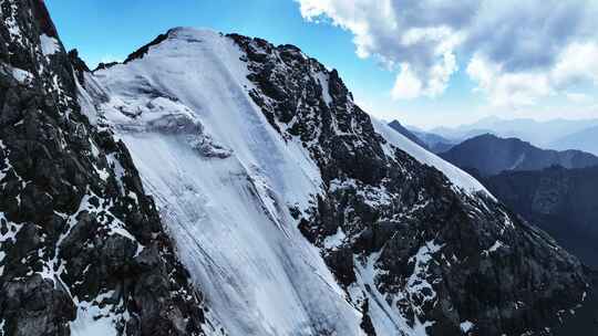 新疆天山雪山