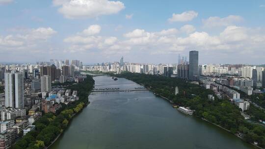 4K航拍广西南宁南湖城市风景蓝天白云天际线