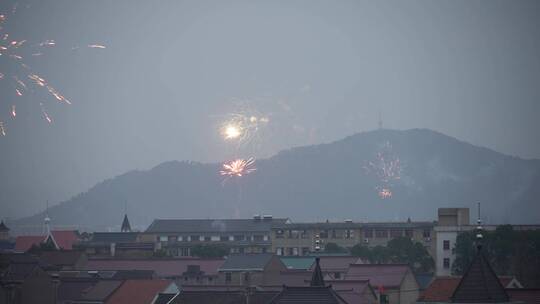 农村除夕夜燃放烟花爆竹