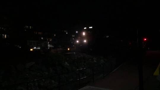 火车在夜晚经过视频素材模板下载