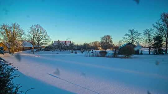 冬季雪后的东北农村日出视频素材模板下载