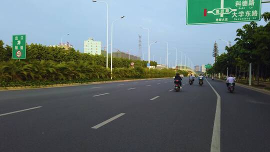 马路上骑电单车 骑行第一人称视角 街景