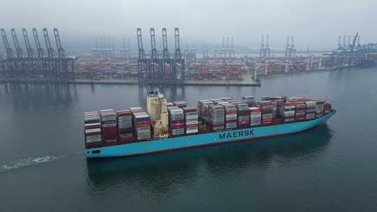 深圳盐田港货运码头集装箱货轮航拍视频素材模板下载
