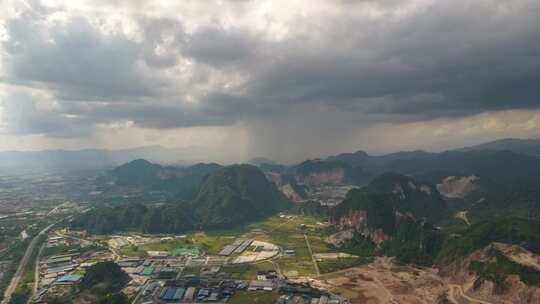 马来西亚霹雳州云层厚重的新邦普莱全景。延