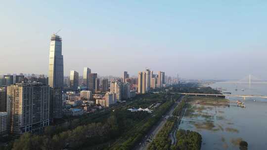 航拍武汉长江江滩江景天际线高楼建筑群街景