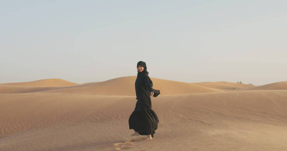 沙漠中的女人