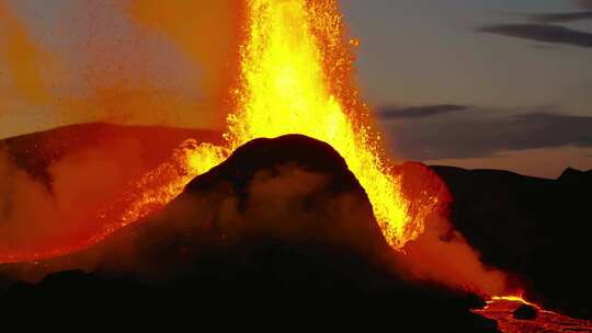 火山喷发熔岩