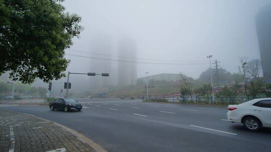 城市大雾天气