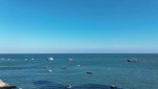 大海渔船航拍海上船只海洋风光碧海蓝天风景