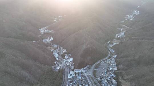 航拍山脉地质公园沟壑峰峦风光雄威高山湖泊