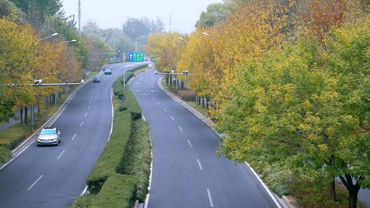 4K升格实拍北京五彩的秋天蜿蜒曲折的公路