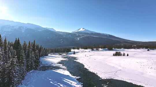 航拍新疆雪山风光