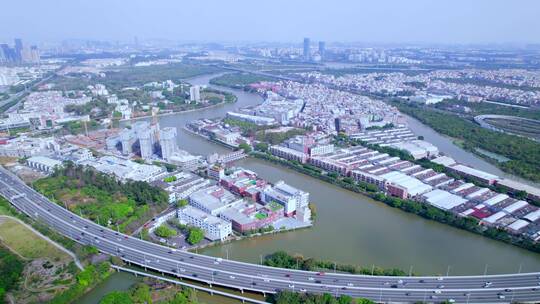 广州海珠国家湿地公园与城市公路车流航拍