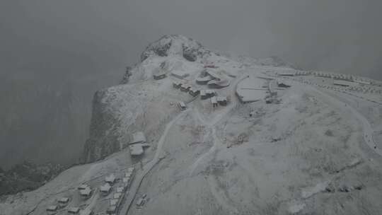 川西泸定牛背山