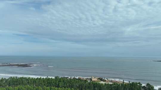 海岸线航拍大海沙滩海边风景海水浪花海浪潮