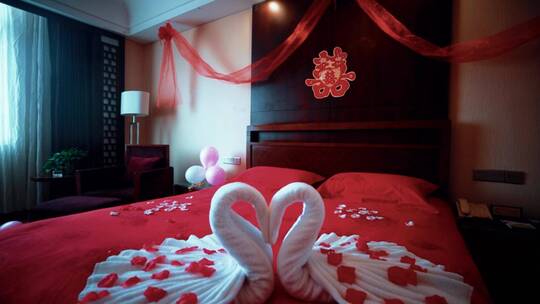 豪华酒店中式婚礼布置装饰婚床喜庆幸福
