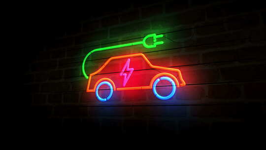电动汽车充电砖墙上的霓虹灯符号