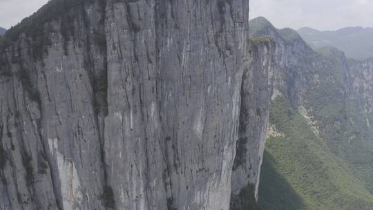 中国湖北恩施大峡谷风景区大气磅礴山峦悬崖