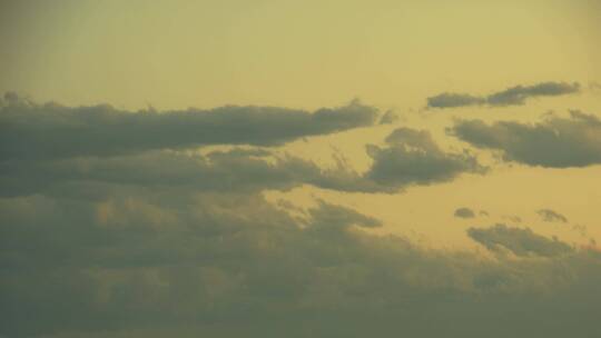 天空和移动的云太阳日出延时云