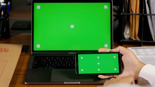 笔记本电脑手机绿幕抠像 绿屏可替换视频素材模板下载