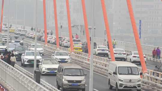 重庆东水门长江大桥 车流人流