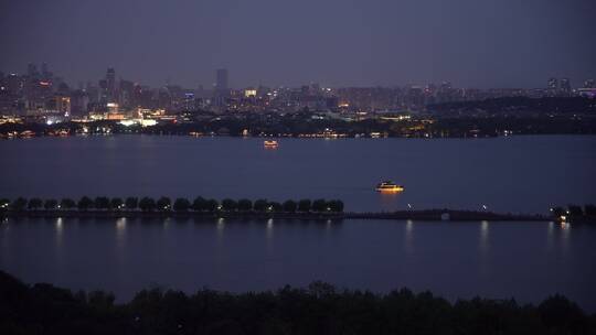 杭州宝石山景区六角亭看西湖夜景