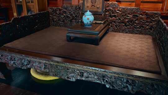 明清建筑古风家具精美茶床雕刻瓷器视频素材模板下载