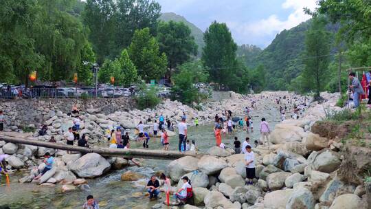 秦岭旅游黎元坪景点避暑自然风景玩水河边视频素材模板下载