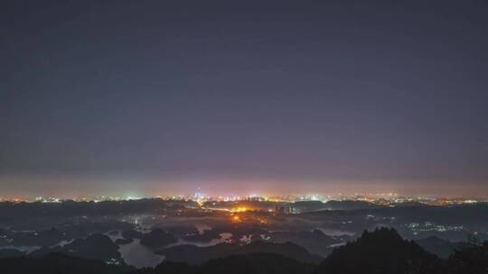 天空惊现落日晚霞 傍晚的阳光金黄而辽远视频素材模板下载