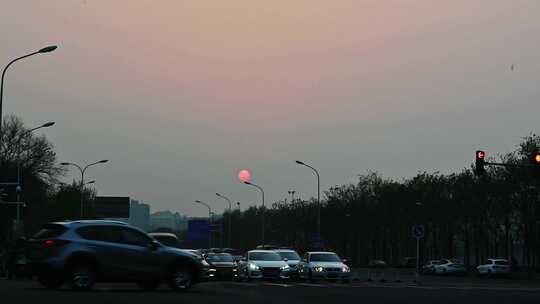 北京傍晚夕阳道路交通路口车流