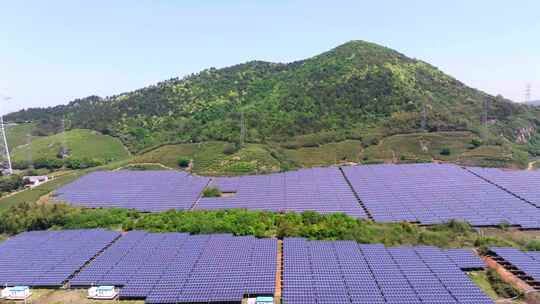 山区荒地起伏山地光伏太阳能发电站