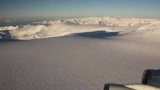 科学家分析极地地区的冰雪流失