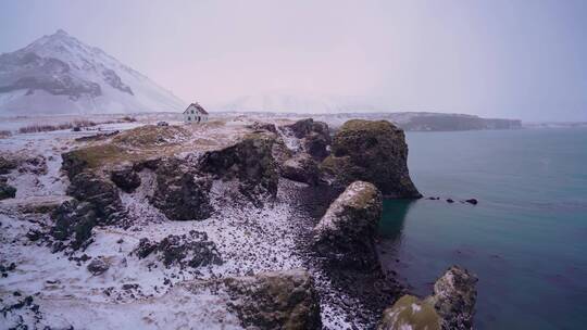 冰岛上的一座小房子视频素材模板下载