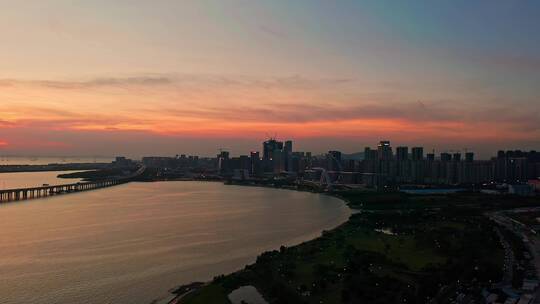 深圳宝安欢乐港湾晚霞航拍大景前进