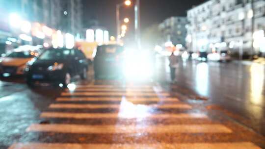 雨天城市道路虚化背景空镜头