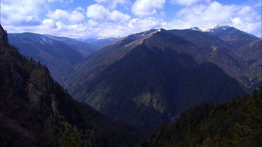 云南香格里拉山谷